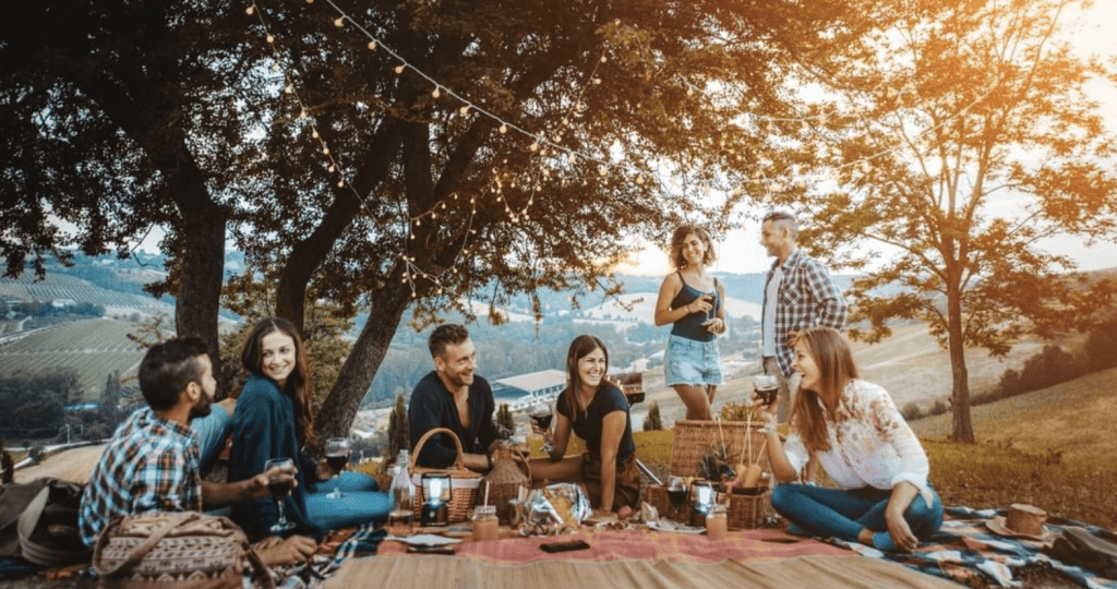 Picnic in Chianti on Vespa